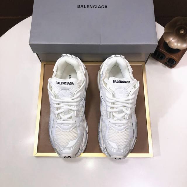 工厂 顶级版本 Balenciaga 巴黎7.5 巴黎世家 最新配色潮流复古休闲鞋 通过溢胶、做旧、缝线等细节， 展示了设计师 Demna 的运动鞋风格， 用一