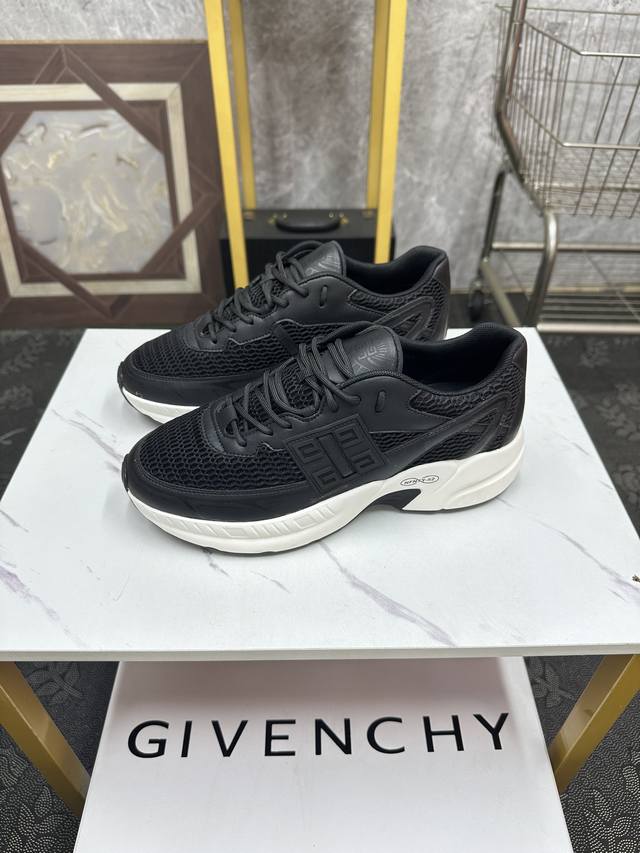 Givenchy 纪梵希 新款 专柜同步 人手一双 不容错过 专柜买版 完全1:1 开模定制顶级版本 原版展示提供对比 让大货做到和原版0区别 实物和图片来见证