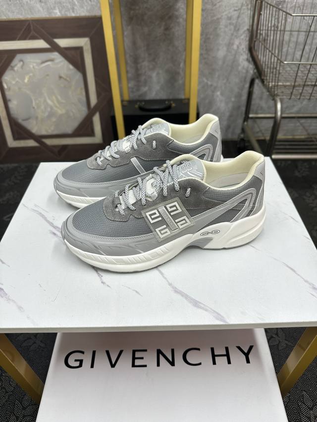 Givenchy 纪梵希 新款 专柜同步 人手一双 不容错过 专柜买版 完全1:1 开模定制顶级版本 原版展示提供对比 让大货做到和原版0区别 实物和图片来见证