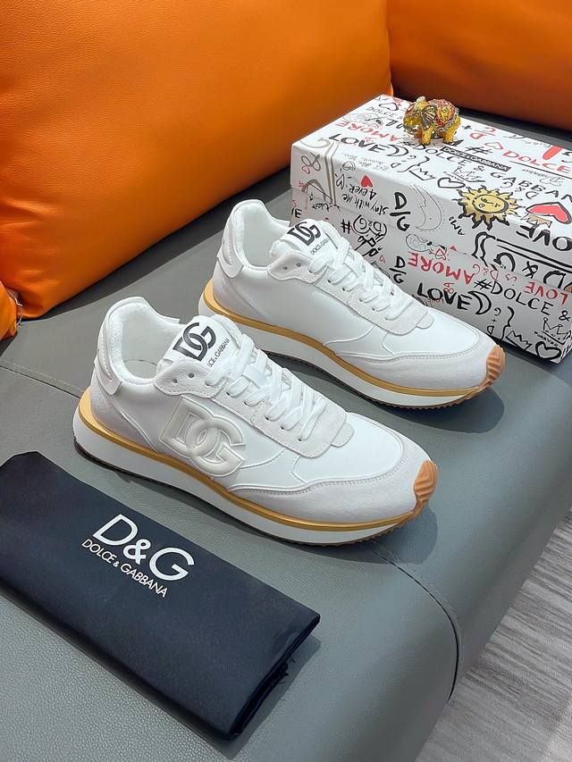 商品名称：D&G 杜嘉班纳 正规码数: 38-44 休闲鞋 商品材料：精选 牛皮鞋面，柔软羊皮内里；原厂大底。