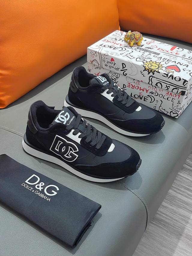 商品名称：D&G 杜嘉班纳 正规码数: 38-44 休闲鞋 商品材料：精选 牛皮鞋面，柔软羊皮内里；原厂大底。