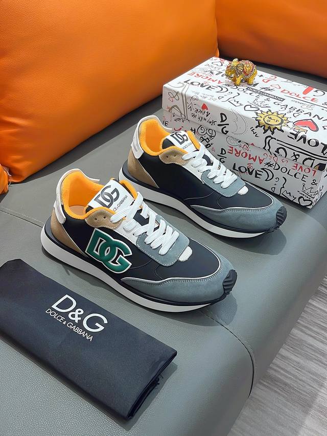 商品名称：D&G 杜嘉班纳 正规码数: 38-44 休闲鞋 商品材料：精选 牛皮鞋面，柔软羊皮内里；原厂大底。