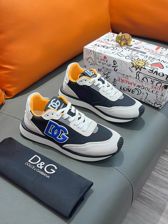 商品名称：D&G 杜嘉班纳 正规码数: 38-44 休闲鞋 商品材料：精选 牛皮鞋面，柔软羊皮内里；原厂大底。