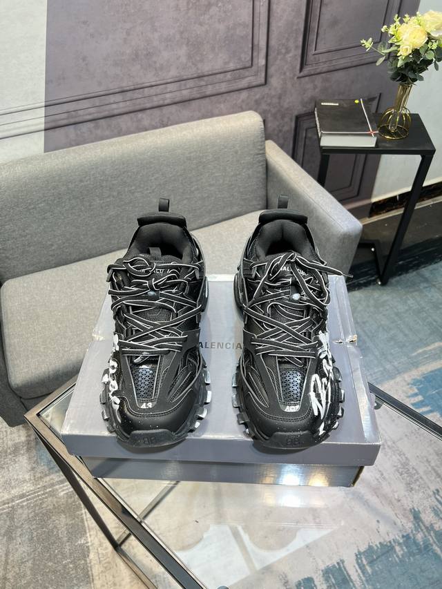 巴黎是家3代系列 Balenciag*A Track 3.0 低帮老爹鞋 做旧黑色涂鸦 知名巴黎大厂出品 原装大盒 从里到外 一切百分百还原zp配置 细节品质毋