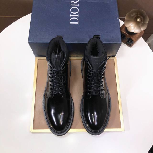 工厂 Dior 水染牛皮内里 迪奥原版1:1高品质出厂，进口原版料，进口版原牛皮，水染牛皮内里，原版tpu大底，码数:39-44 38.45定做