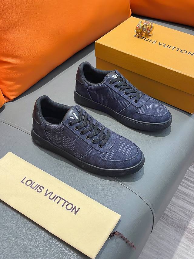 商品名称：Louis Vuitton 路易 威登 正规码数: 38-44 休闲鞋 商品材料：精选 牛皮鞋面，柔软绒毛内里；原厂大底。