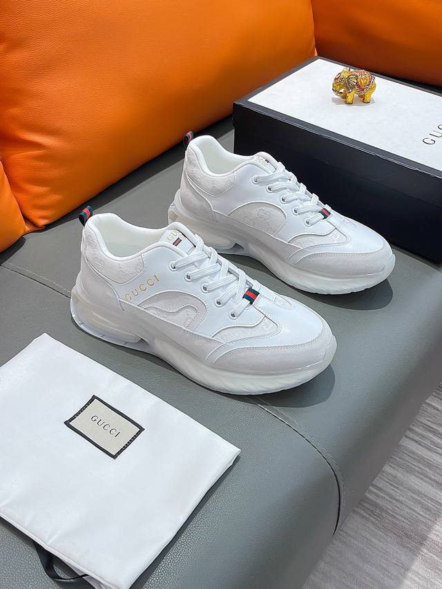 商品名称：Gucci 古驰 正规码数: 38-44 休闲鞋 商品材料：精选 牛皮鞋面，柔软绒毛内里；原厂大底。