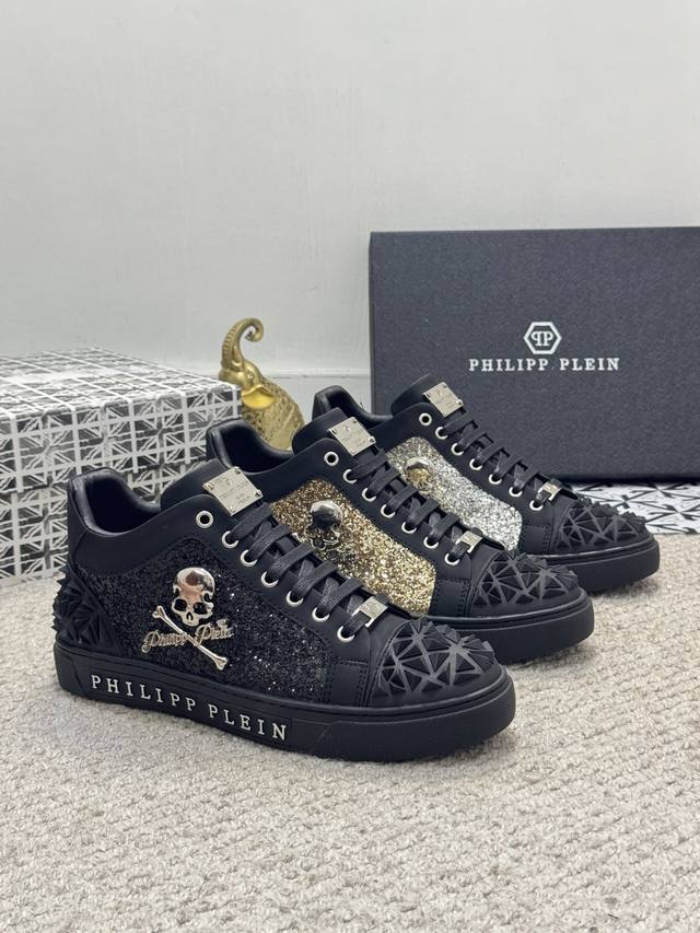 出厂价 实价 Philipp Plein 菲利普普来因 高帮男鞋高端品牌 官网1:1。鞋面采用特色格力特材质羊皮内里，原版五金配件，鞋头和后跟搭配软胶，独家新款