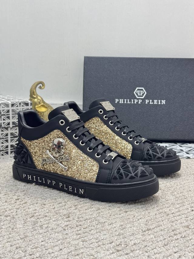 出厂价 实价 Philipp Plein 菲利普普来因 高帮男鞋高端品牌 官网1:1。鞋面采用特色格力特材质羊皮内里，原版五金配件，鞋头和后跟搭配软胶，独家新款