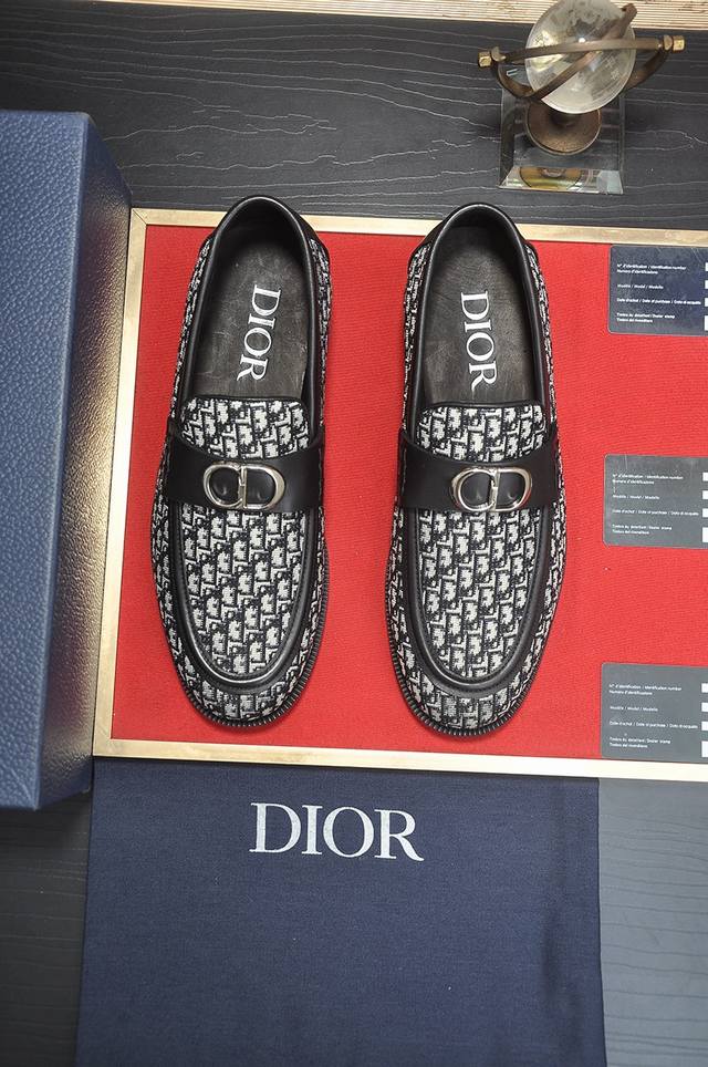 出厂价 Dior 水染牛皮内里 迪奥原版1:1高品质出厂，进口原版料，进口版原牛皮，水染牛皮内里，原版橡胶大底，码数:38-45 45定做