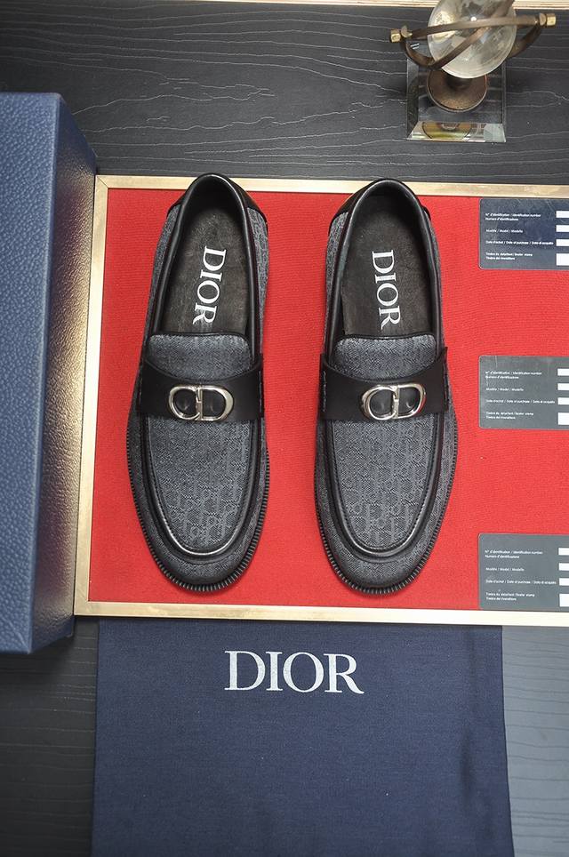 出厂价 Dior 水染牛皮内里 迪奥原版1:1高品质出厂，进口原版料，进口版原牛皮，水染牛皮内里，原版橡胶大底，码数:38-45 45定做