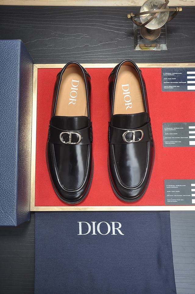 出厂价 Dior 水染牛皮内里 迪奥原版1:1高品质出厂，进口原版料，进口版原牛皮，水染牛皮内里，原版橡胶大底，码数:38-45 45定做