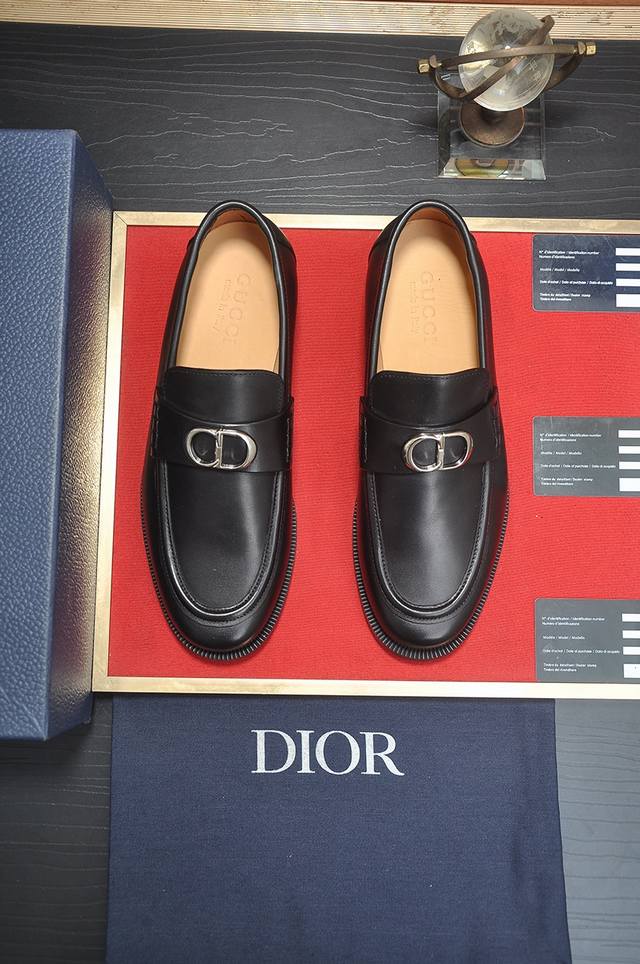 出厂价 Dior 水染牛皮内里 迪奥原版1:1高品质出厂，进口原版料，进口版原牛皮，水染牛皮内里，原版橡胶大底，码数:38-45 45定做