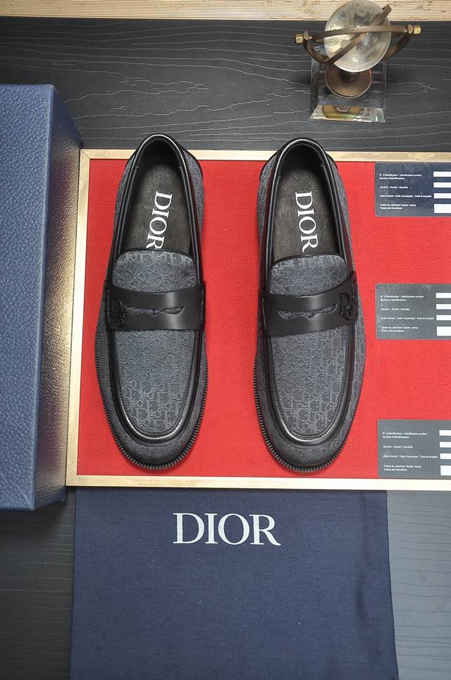 出厂价 Dior 水染牛皮内里 迪奥原版1:1高品质出厂，进口原版料，进口版原牛皮，水染牛皮内里，原版橡胶大底，码数:38-45 45定做