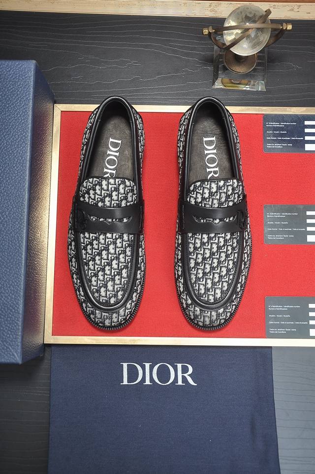 出厂价 Dior 水染牛皮内里 迪奥原版1:1高品质出厂，进口原版料，进口版原牛皮，水染牛皮内里，原版橡胶大底，码数:38-45 45定做