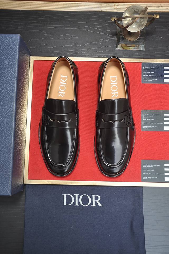 出厂价 Dior 水染牛皮内里 迪奥原版1:1高品质出厂，进口原版料，进口版原牛皮，水染牛皮内里，原版橡胶大底，码数:38-45 45定做