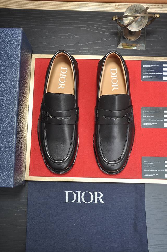 出厂价 Dior 水染牛皮内里 迪奥原版1:1高品质出厂，进口原版料，进口版原牛皮，水染牛皮内里，原版橡胶大底，码数:38-45 45定做