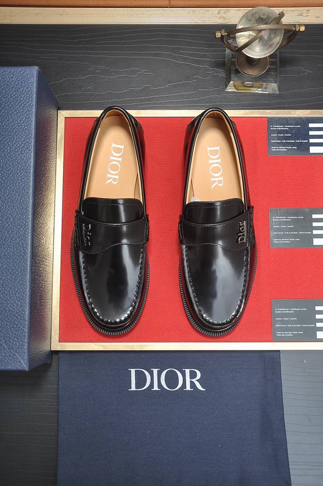 出厂价 Dior 水染牛皮内里 迪奥原版1:1高品质出厂，进口原版料，进口版原牛皮，水染牛皮内里，原版橡胶大底，码数:38-45 45定做