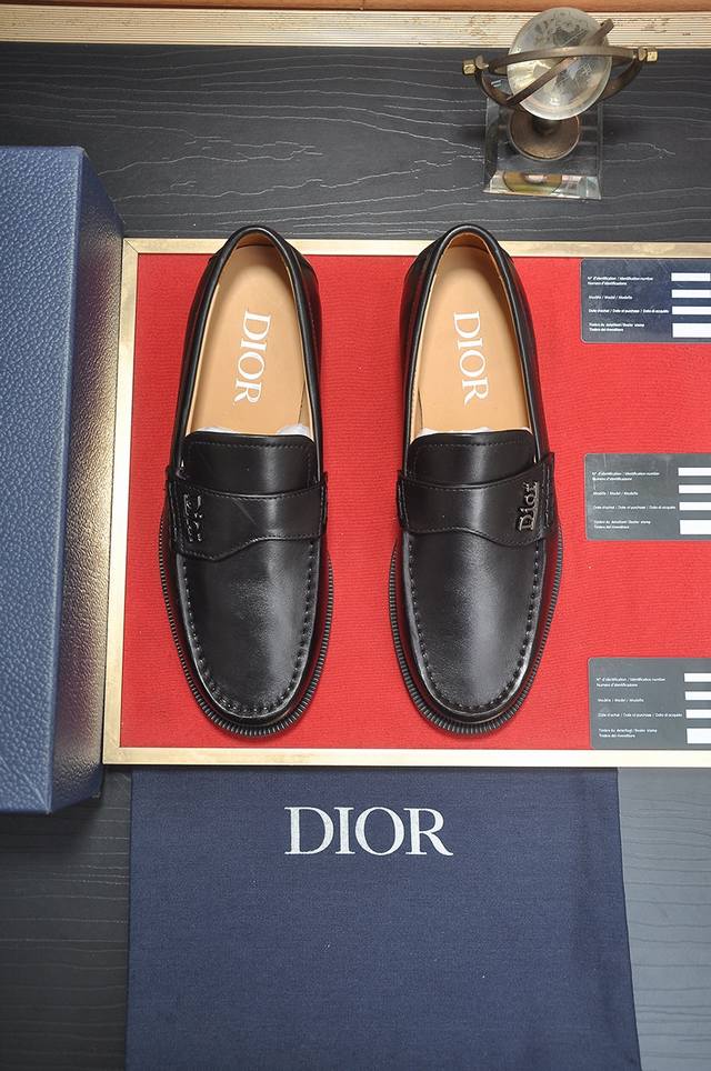 出厂价 Dior 水染牛皮内里 迪奥原版1:1高品质出厂，进口原版料，进口版原牛皮，水染牛皮内里，原版橡胶大底，码数:38-45 45定做