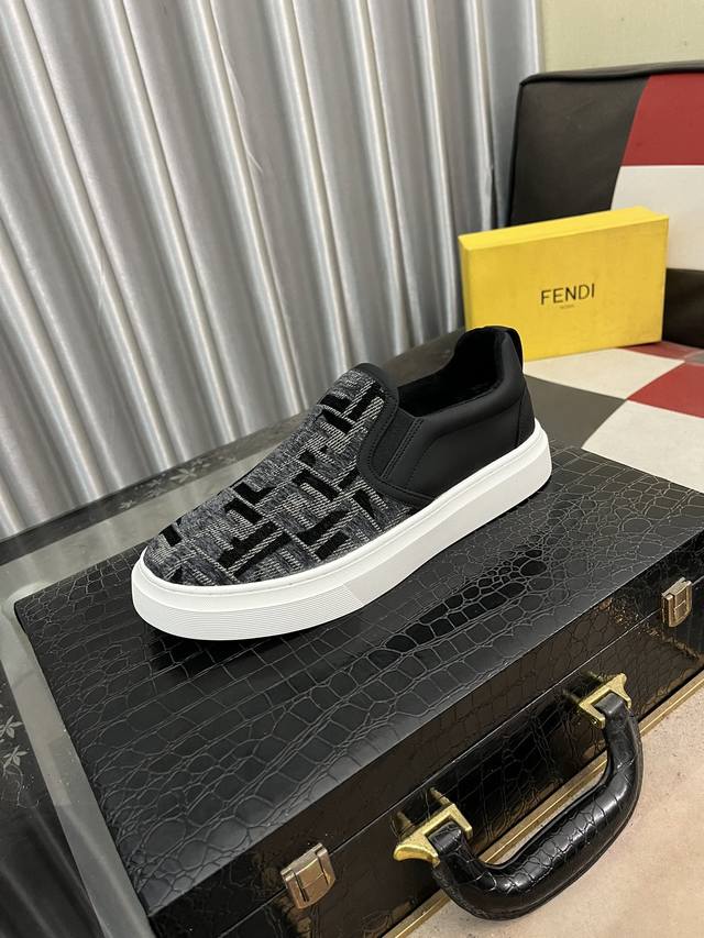 出厂价： Fendi.芬迪 新款 精品休闲鞋 原版高品质鞋面进口飞织网布拼接制作 真皮内里加厚乳胶鞋垫版型时尚 动感十足原版芬迪舒适大底 简洁大方运动休闲。码数