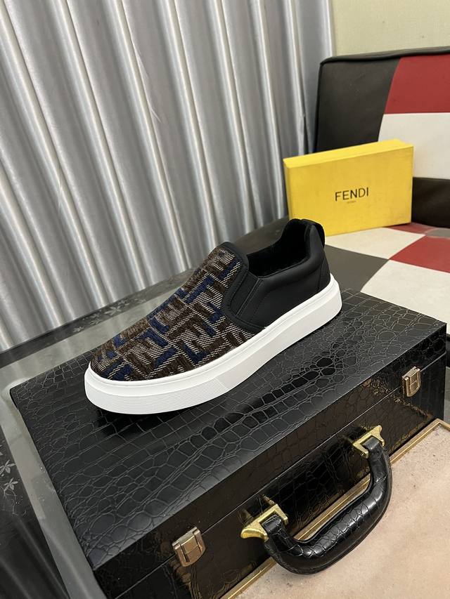 出厂价： Fendi.芬迪 新款 精品休闲鞋 原版高品质鞋面进口飞织网布拼接制作 真皮内里加厚乳胶鞋垫版型时尚 动感十足原版芬迪舒适大底 简洁大方运动休闲。码数