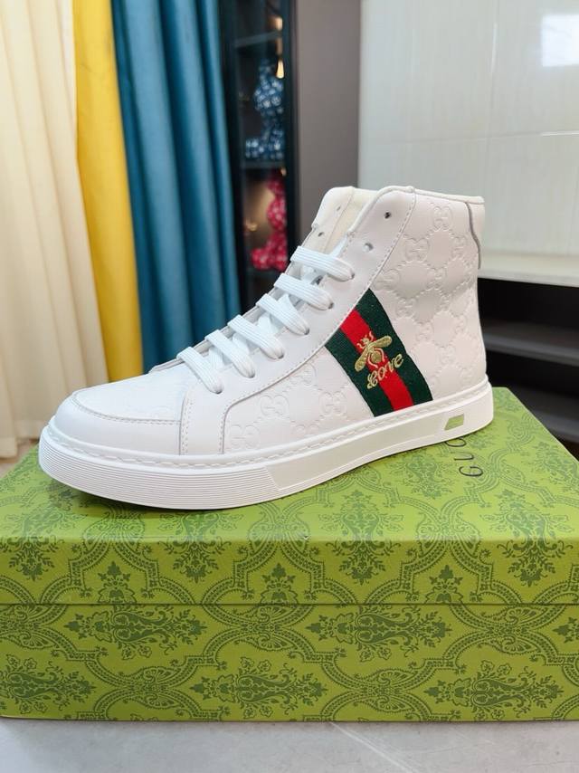 出厂价 Gucci 古奇 高帮新款男鞋高端品牌，最新時尚休闲男鞋，潮流百搭之款，轻松运动风，鞋面意大利进口gg印花布料+真皮内里 加超精细做工。原版个性时尚橡胶