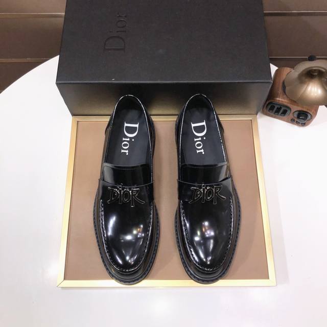 工厂 Dior 水染牛皮内里 迪奥原版1:1高品质出厂，进口原版料，进口版原牛皮，水染牛皮内里，原版tpu大底，码数:38-44