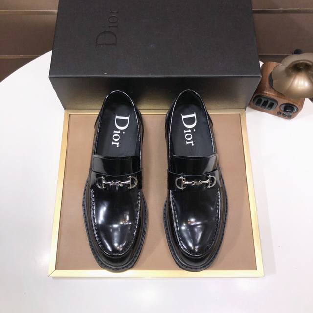 工厂 Dior 水染牛皮内里 迪奥原版1:1高品质出厂，进口原版料，进口版原牛皮，水染牛皮内里，原版tpu大底，码数:38-44