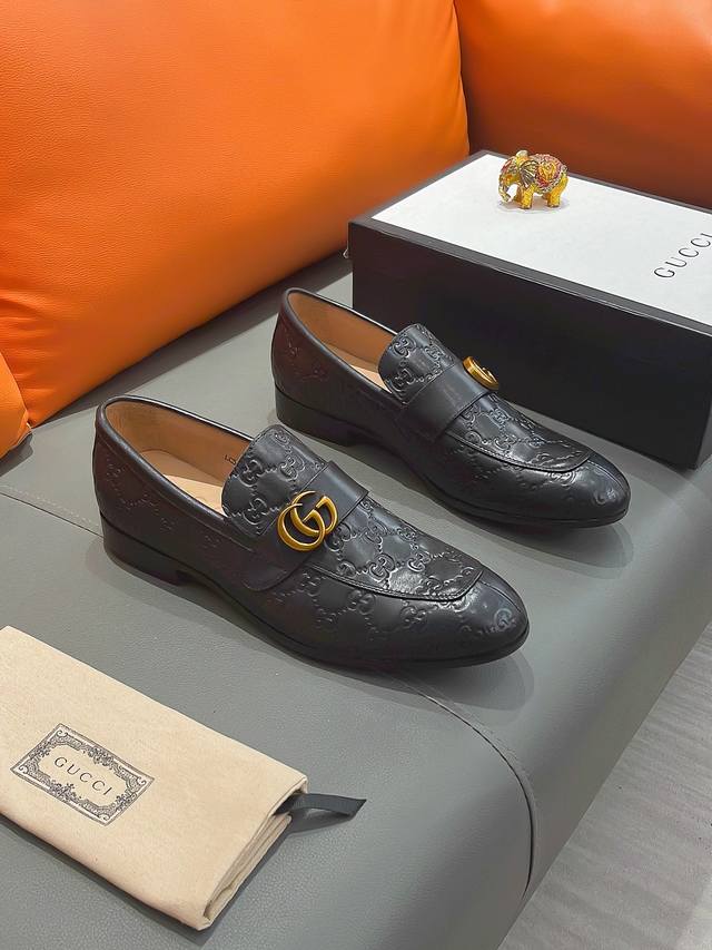 商品名称：Gucci 古驰 正规码数: 38-44 西装鞋 商品材料：精选 进口牛皮鞋面，柔软羊皮内里；原厂大底。