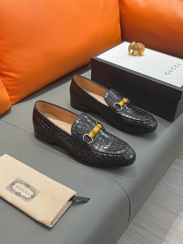 商品名称：Gucci 古驰 正规码数: 38-44 西装鞋 商品材料：精选 进口牛皮鞋面，柔软羊皮内里；原厂大底。