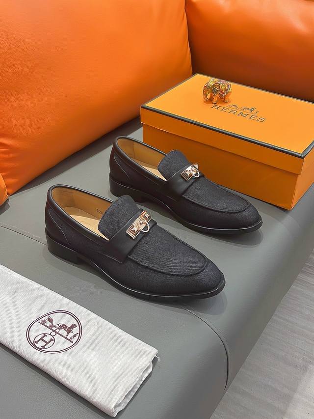 商品名称：Hermes 爱马仕 正规码数: 38-44 西装鞋 商品材料：精选 进口牛皮鞋面，舒适羊皮内里；原厂大底。