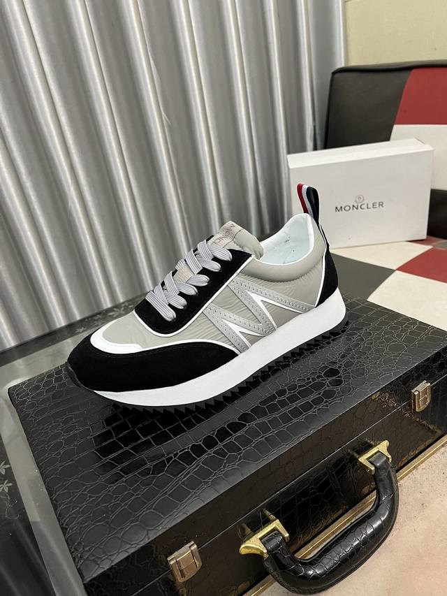 出厂价： 商品商标：Moncler 蒙口 低帮休闲鞋 正码码数: 38-46 商品材料：鞋面进口牛皮，羊皮内里，原版大底。