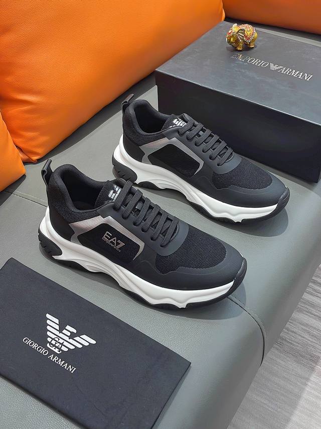 商品名称：Armani 阿玛尼 正规码数: 38-44 休闲鞋 商品材料：精选 牛皮鞋面，柔软羊皮垫脚；原厂特供大底。