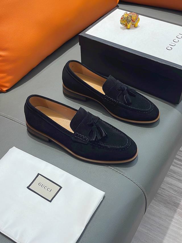 商品名称：Gucci 古驰 正规码数: 38-44 皮鞋 商品材料：精选 牛皮鞋面，柔软羊皮垫脚，原厂特供大底。