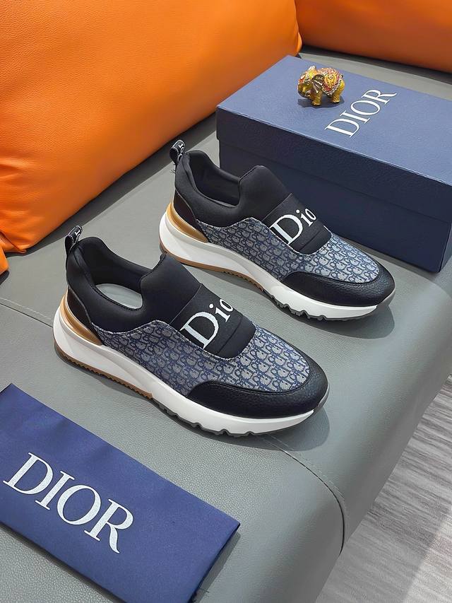 商品名称：Dior 迪奥 正规码数: 38-44 套脚鞋 商品材料：精选 牛皮鞋面，柔软羊皮内里；原厂大底。