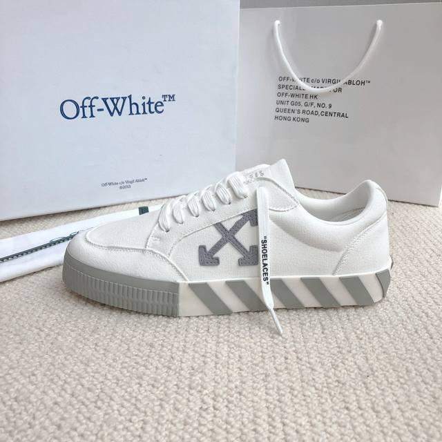 off White新品上新 情侣款 Off White新品上新 潮牌箭头斑马线大底，官网同步现货供应off White经典十字标撞色标志潮范十足，是经典板鞋时尚