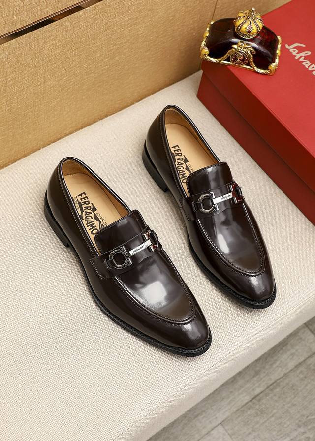 商品商标：Ferragamo 菲拉格慕 休闲皮鞋 正码码数: 39-44 38.45.46订制 商品材料：精选 进口开边珠牛皮鞋面+经典五金扣，进口水染牛皮内里