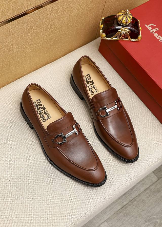 商品商标：Ferragamo 菲拉格慕 休闲皮鞋 正码码数: 39-44 38.45.46订制 商品材料：精选 进口小牛皮鞋面+经典五金扣，进口水染牛皮内里。强