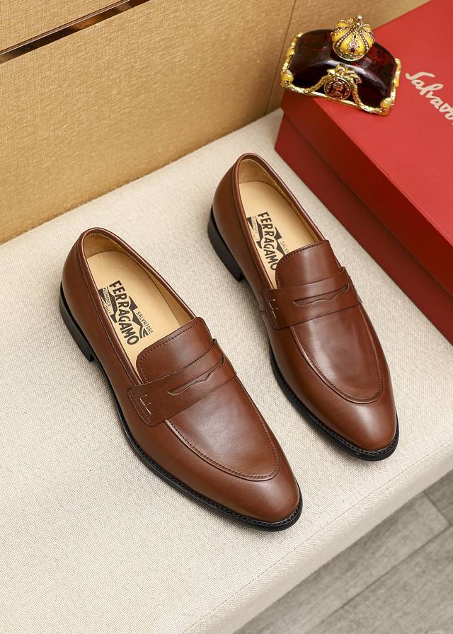 商品商标：Ferragamo 菲拉格慕 休闲皮鞋 正码码数: 39-44 38.45.46订制 商品材料：精选 进口小牛皮鞋面+经典五金扣，进口水染牛皮内里。强