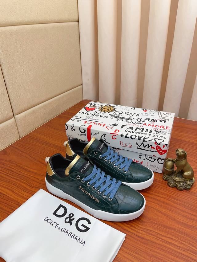 实价： Dolce&Gabbana Dg爆款官网原版1:1开模，原单品质做工精细，高端奢华原版牛皮鞋面，羊皮内里、原版橡胶耐磨防滑大底，穿着舒适、百搭款式，高街