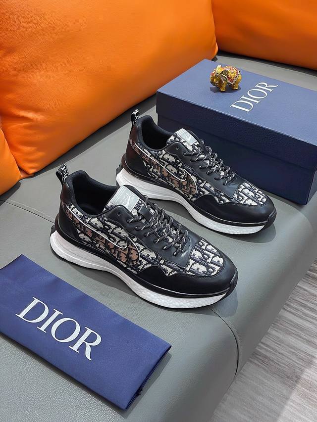 商品名称：Dior 迪奥 正规码数: 38-44 休闲鞋 商品材料：精选 牛皮鞋面，柔软羊皮内里；原厂大底。