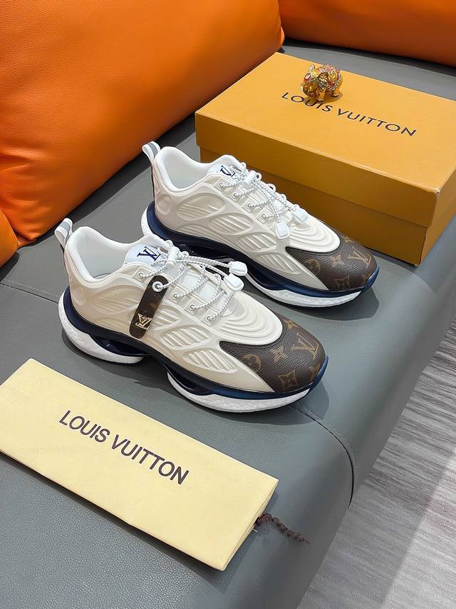 商品名称：Louis Vuitton 路易 威登 正规码数: 38-44 休闲鞋 商品材料：精选 牛皮鞋面，柔软羊皮内里；原厂大底。