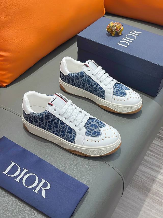 商品名称：Dior 迪奥 正规码数: 38-44 休闲鞋 商品材料：精选 牛皮鞋面，柔软羊皮内里；原厂大底。