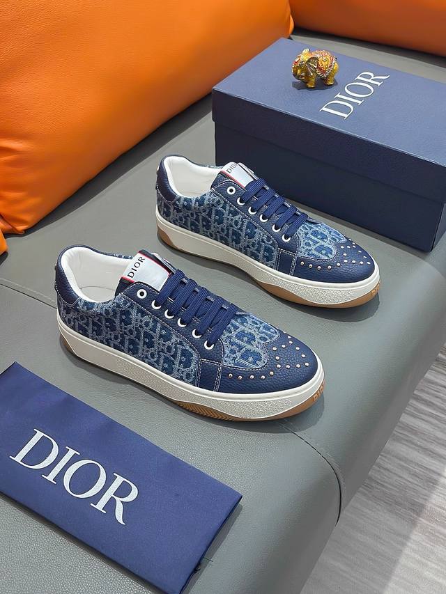 商品名称：Dior 迪奥 正规码数: 38-44 休闲鞋 商品材料：精选 牛皮鞋面，柔软羊皮内里；原厂大底。