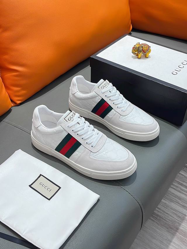 商品名称：Gucci 古驰 正规码数: 38-44 休闲鞋 商品材料：精选 牛皮鞋面，柔软羊皮内里；原厂大底。