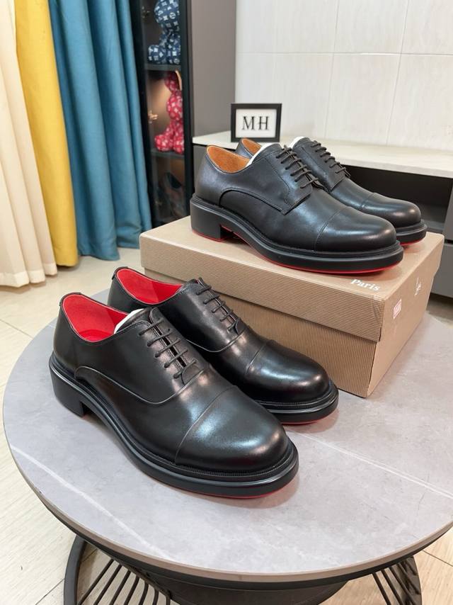 出厂价 Cl 新品正装鞋皮鞋 Christia* Loubouti* 红底鞋 Greggo 男士牛津鞋 官方售价 采用进口牛皮 亮面漆皮 拼接撞色高丝光反毛皮制