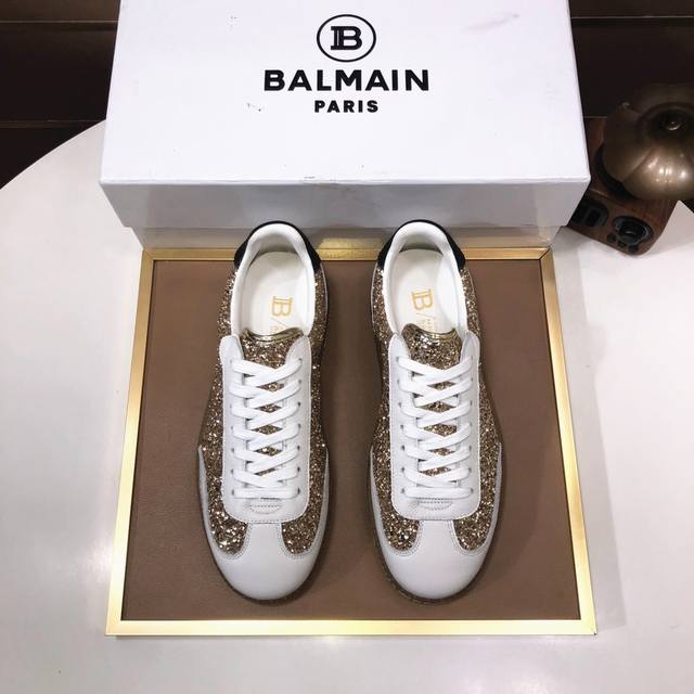 工厂 Balmain巴尔曼 B-Skate运动鞋 B-Skate 多材质拼接撞色运动鞋 ，鞋面饰有黑色鞋带，头层牛皮拼接鞋舌点缀 Balmain 徽标， 牛皮内