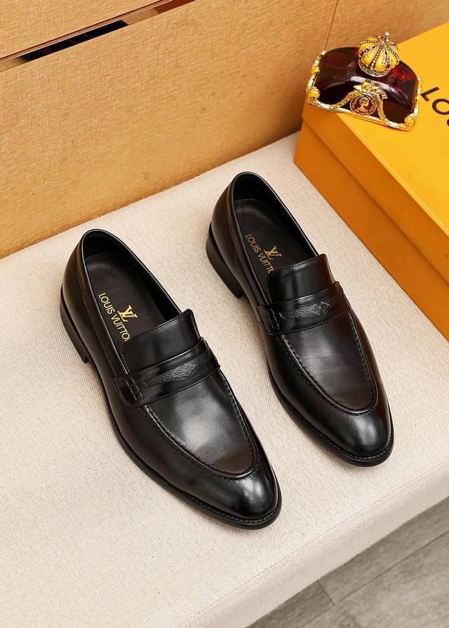 商品商标：Louis Vuitton 路易威登 休闲皮鞋 正码码数: 39-44 38.45.46订制 商品材料：精选 进口头层小牛皮鞋面，进口头层牛皮内里。强