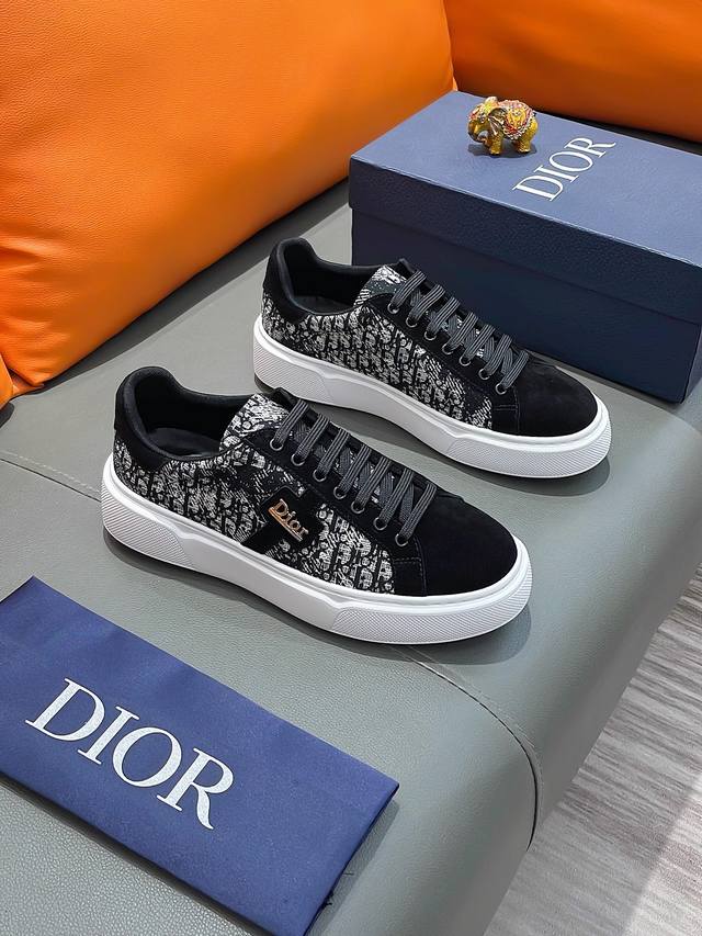 商品名称：Dior 迪奥 正规码数: 38-44 休闲鞋 商品材料：精选 牛皮鞋面，柔软羊皮内里；原厂大底。