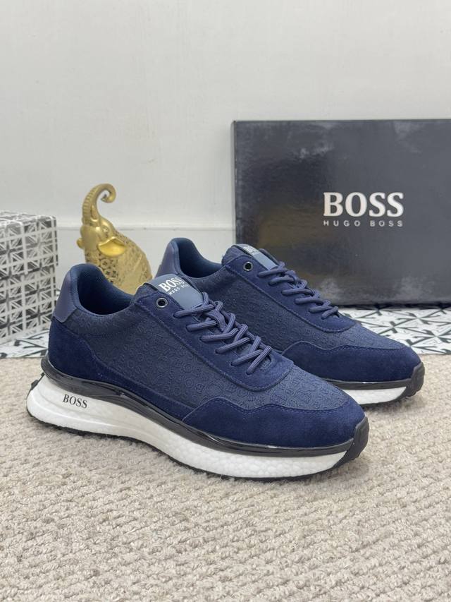 出厂价 实价 男士精品- Boss 运动男鞋，本款是官方主打经典款，1:1质量，原厂名师制作，采用进口布料拼接牛皮舒适透气完美楦型，大方时尚的设计，吸引了众多消